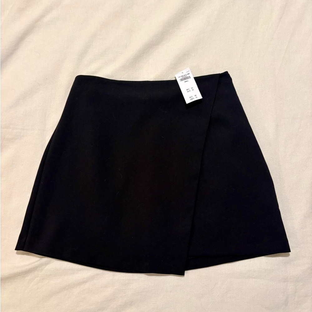 Abercrombie & Fitch Black Mini Skirt with built-in shorts
